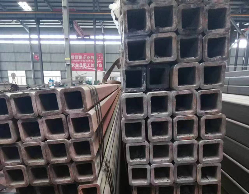 云龙无缝方管裂缝